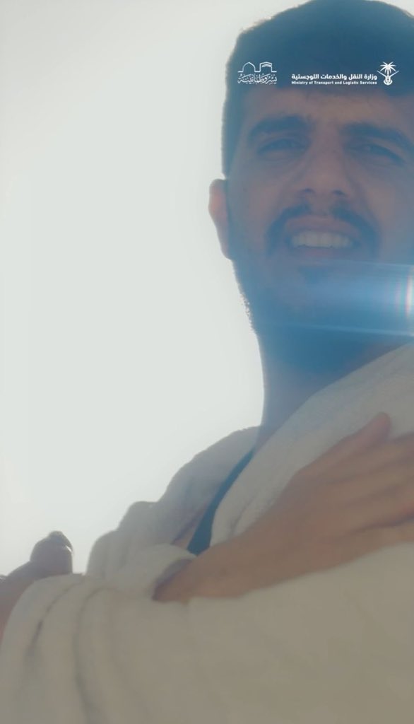 تعبير صادق.. وامتنان من القلب
ضيوف الرحمن من سوريا في مطار جدة، كانت رسالتهم عميقة
بحركة ولي العهد الشهيرة 💚🕋

#خدمتكم_شرف
#يسر_وطمأنينة