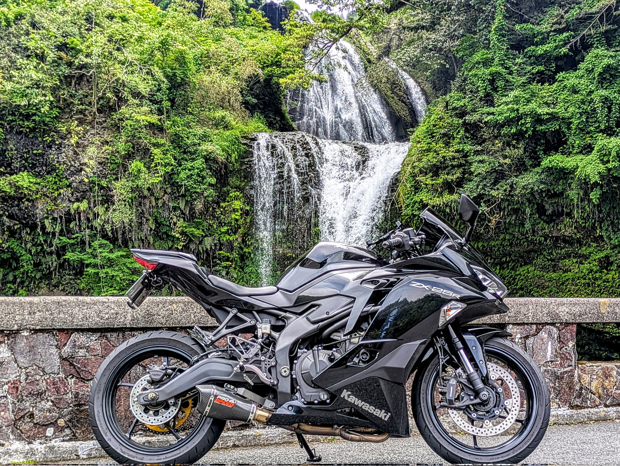 ☆ yopimaru ☆ Two-Hundred Million Volts Amaru (Textured Foil) - Premium