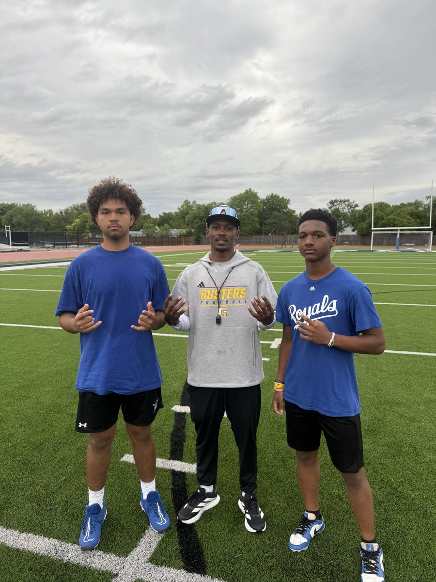 Klmichael16's tweet image. Thank you @CoachParkerJ for the invite to the camp.
@KiyoshiHarris @The_RouteTech
@Sabres_Football @StevieWilliams4 #Recruitme @GCCC_FOOTBALL
