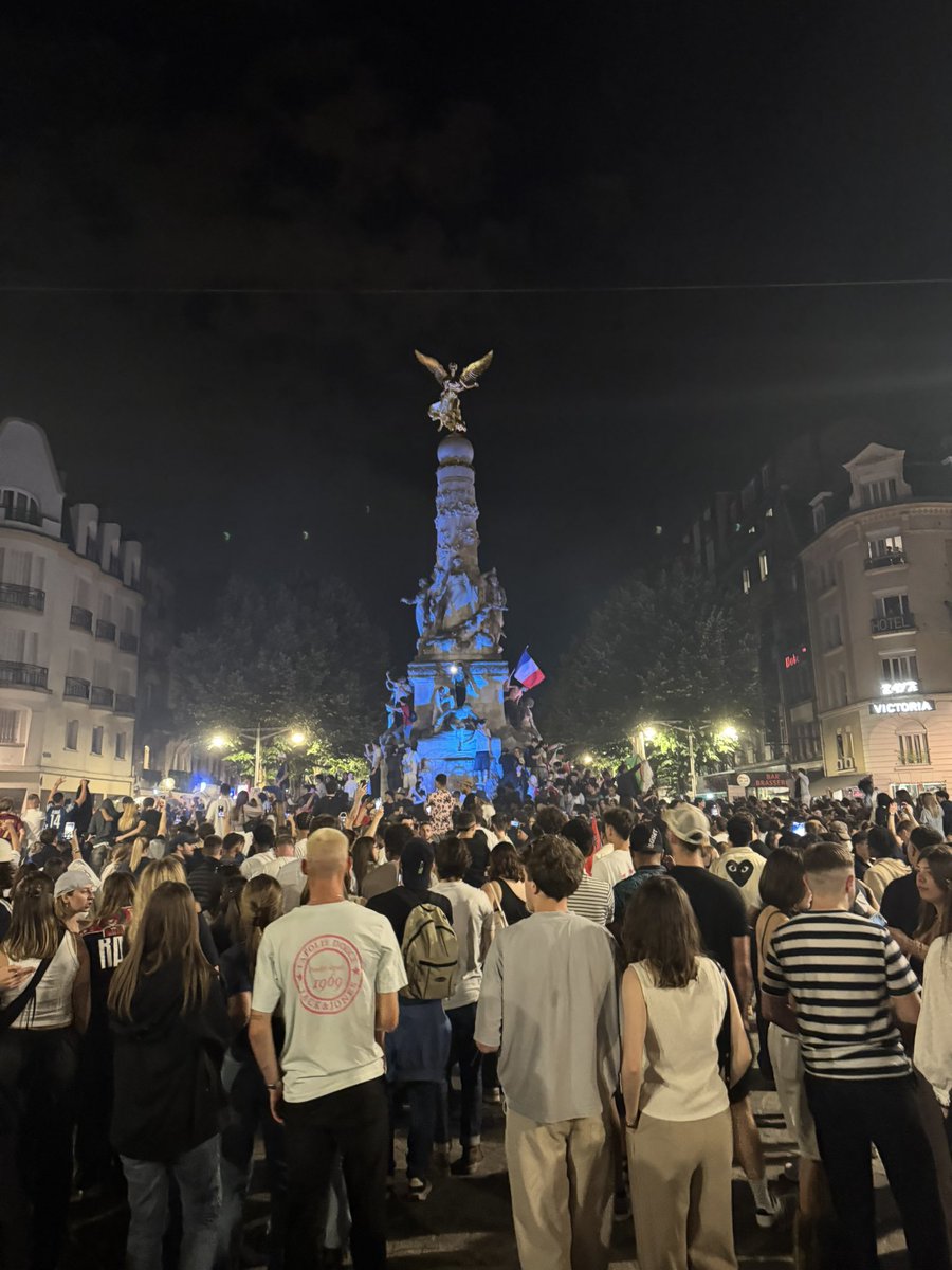 zenelinho's tweet image. ville de merde…