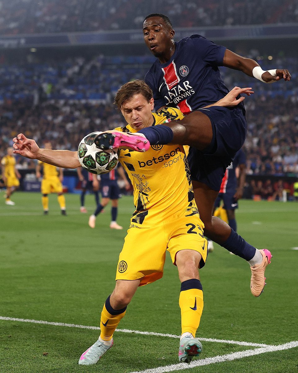 El “fútbol moderno” enterró al “fútbol viejo”. 
La dinámica imparable del PSG desarmó sin reparos la especulación y brusquedad del Inter.
Tristeza para quienes somos apasionados por el fútbol italiano, pero el juego ya cambió hace tiempo: La vida y sus ciclos
📸 <a href="/ChampionsLeague/">UEFA Champions League</a>