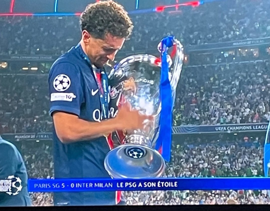 Onetvphone's tweet photo. > "Tout le monde chie sur Marquinhos alors que c’est un soldat qui a jamais déserté. Y’en a pas deux comme lui, mais les gens ont la mémoire courte."
 #ParisSaintGermain https://t.co/NLj5pMamhp