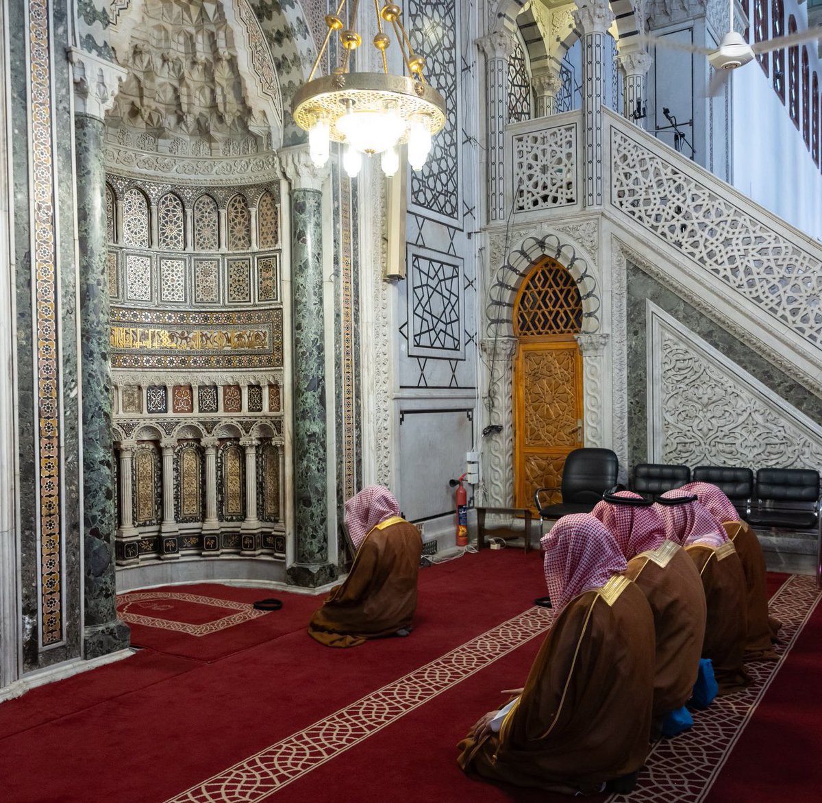 ليت صحابة رسول الله وبنو أمية يقومون من قبورهم ليروا أحفادهم في جامعهم 
بعد أن تحررت من رجس الروافض والزنادقة النصيريين

#سوريا
#دمشق 
#السعودية