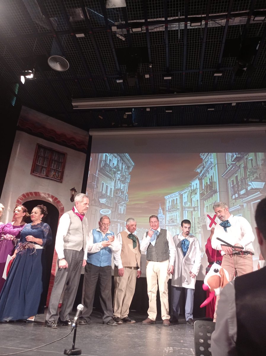 Raíces líricas, de Amigos de La Zarzuela ha puesto el broche de oro a nuestra Semana Cultural. Muchas gracias por la participación. #haciendobarrio #DespiertaPajarillos