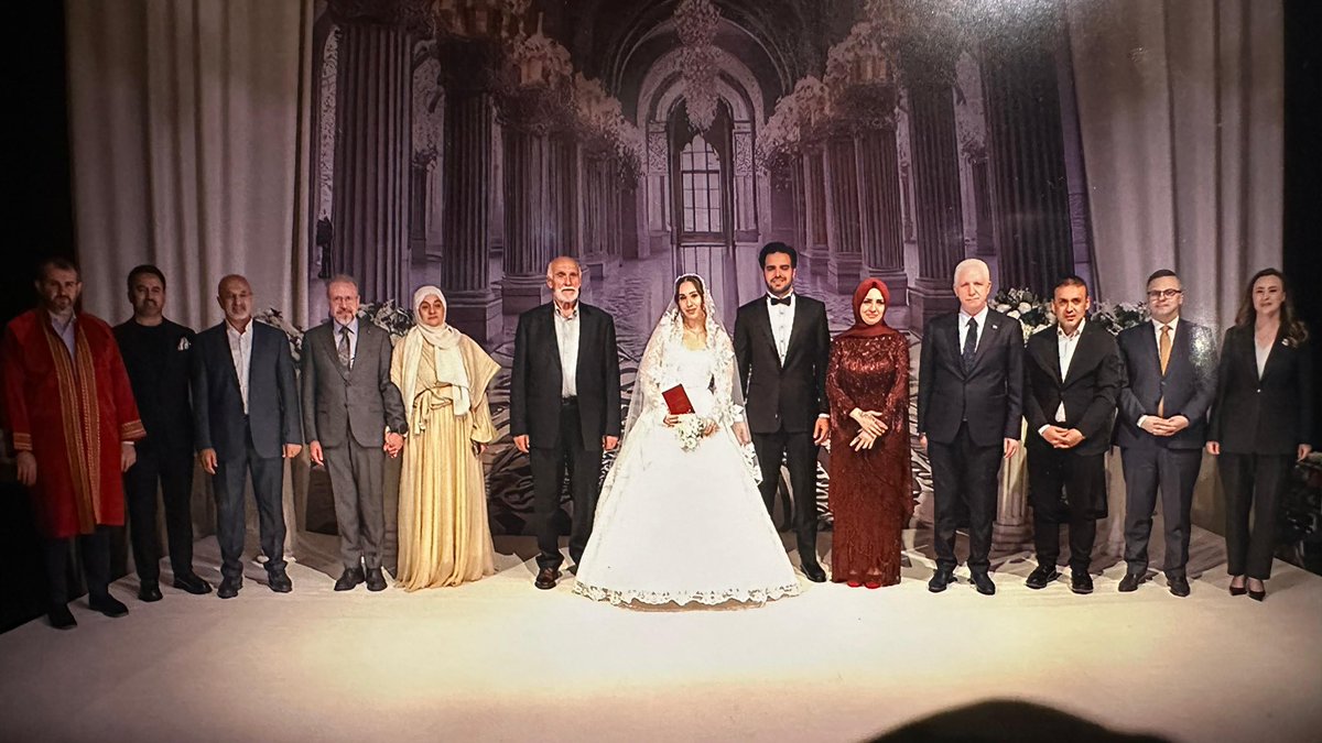 Kıymetli kardeşim, 112 Acil Çağrı Merkezi İl Müdürümüz Feyza Emin Hanımefendi’nin oğlu Tayyib Kaan ile gelinimiz Şüheda Nur’un düğün merasimine katıldık.

İstanbul Valimiz Sayın Davut Gül ve değerli şahitlerle birlikte genç çiftimize şahitlik ettik. Rabbim tamamına erdirsin.

İki