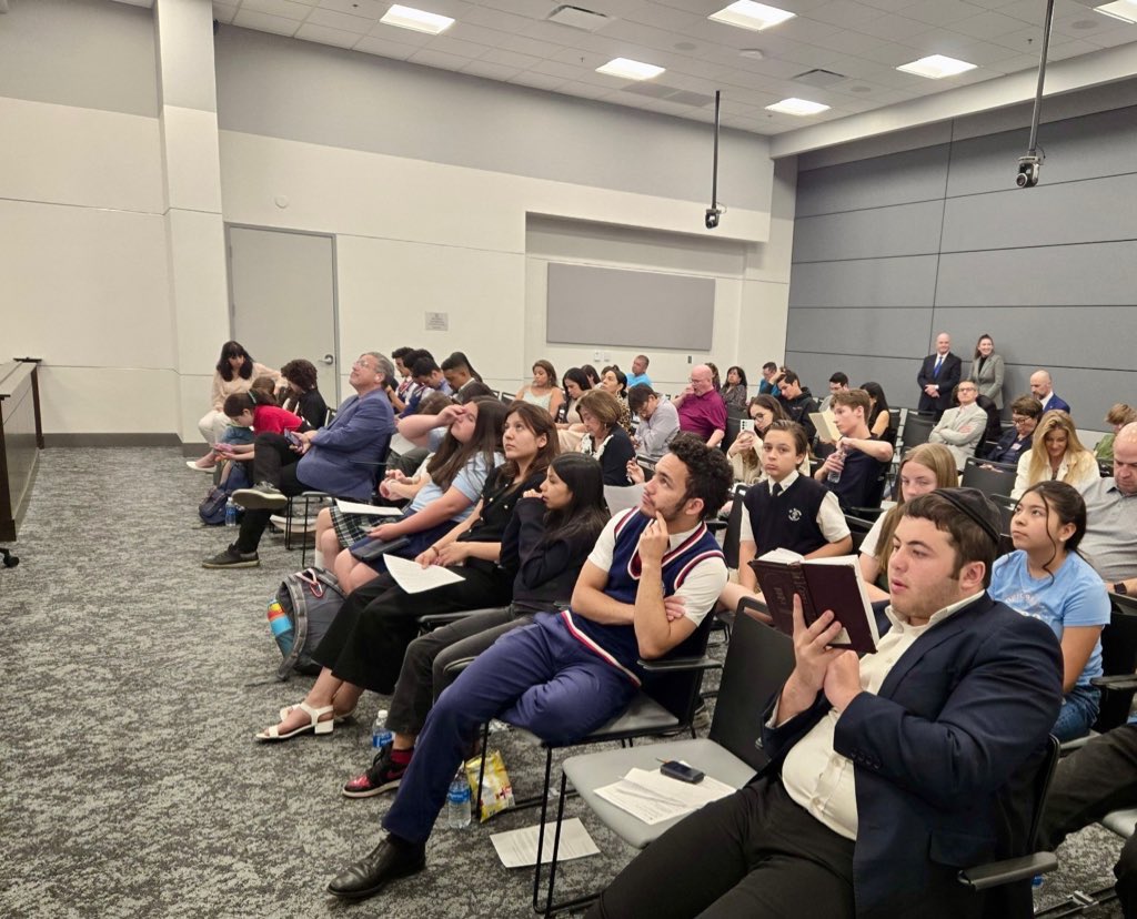 ValeriaGurr's tweet image. Opportunity Scholarship students deserve better.
The current funding cap is far too low. #nvleg give families more choices, not fewer.
📣 Families: Contact your representatives today and demand action. Time is running out!
#SchoolChoice #nvleg