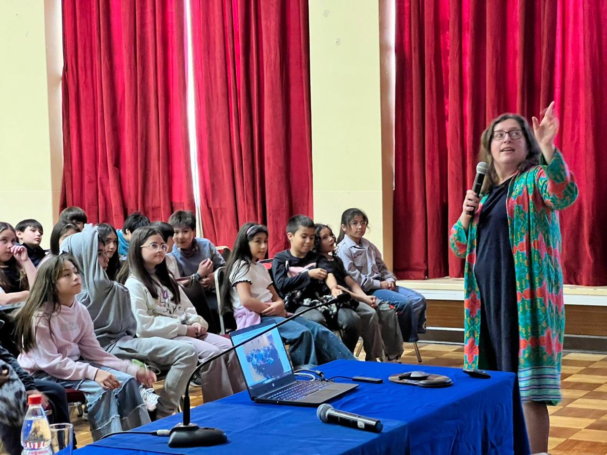 Este viernes en la Scuola sede Valparaíso, tuvimos el honor de recibir la visita de Daniela Marzi, abogada y académica de la Universidad  de Valparaíso, quien es hoy la presidenta del Tribunal  Constitucional de nuestro país.