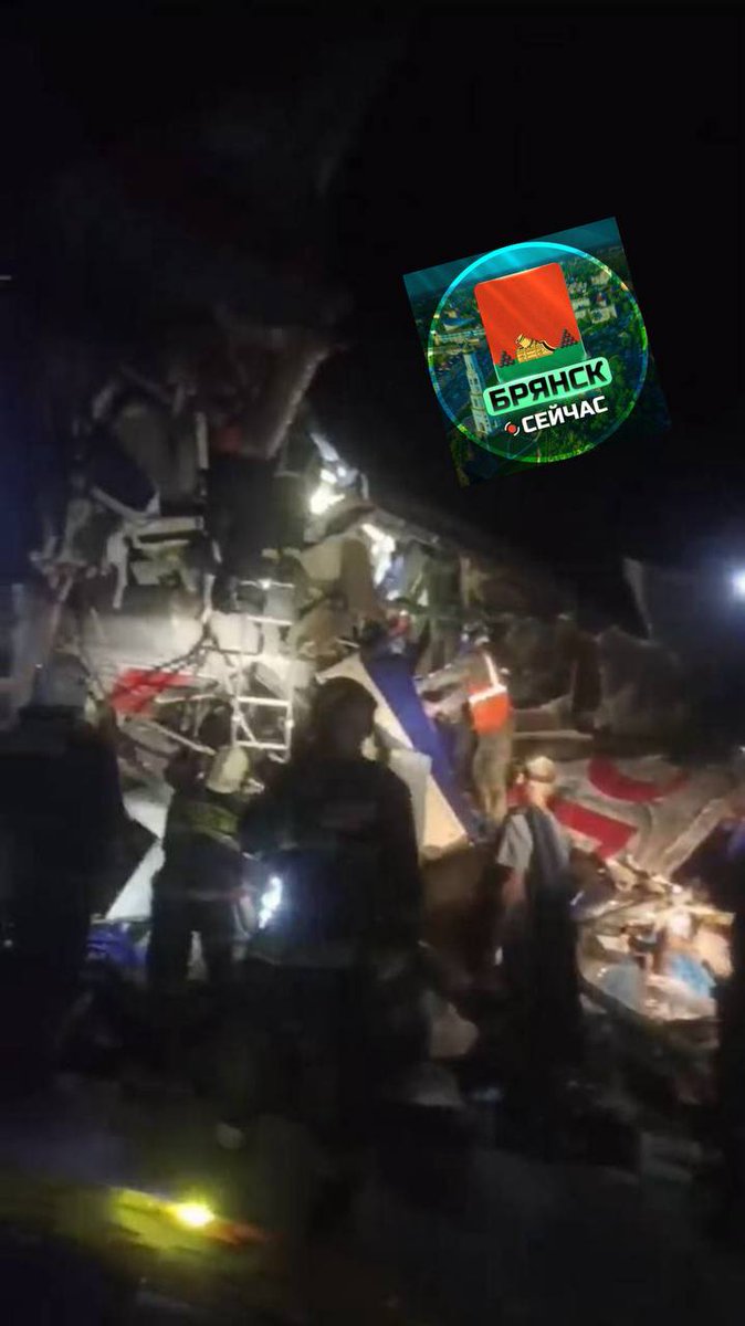 В Брянской области подорван железнодорожный мост во время прохождения пассажирского поезда, следовавшего маршрутом Москва – Климово, сообщают СМИ t.me/spasiborzd/351