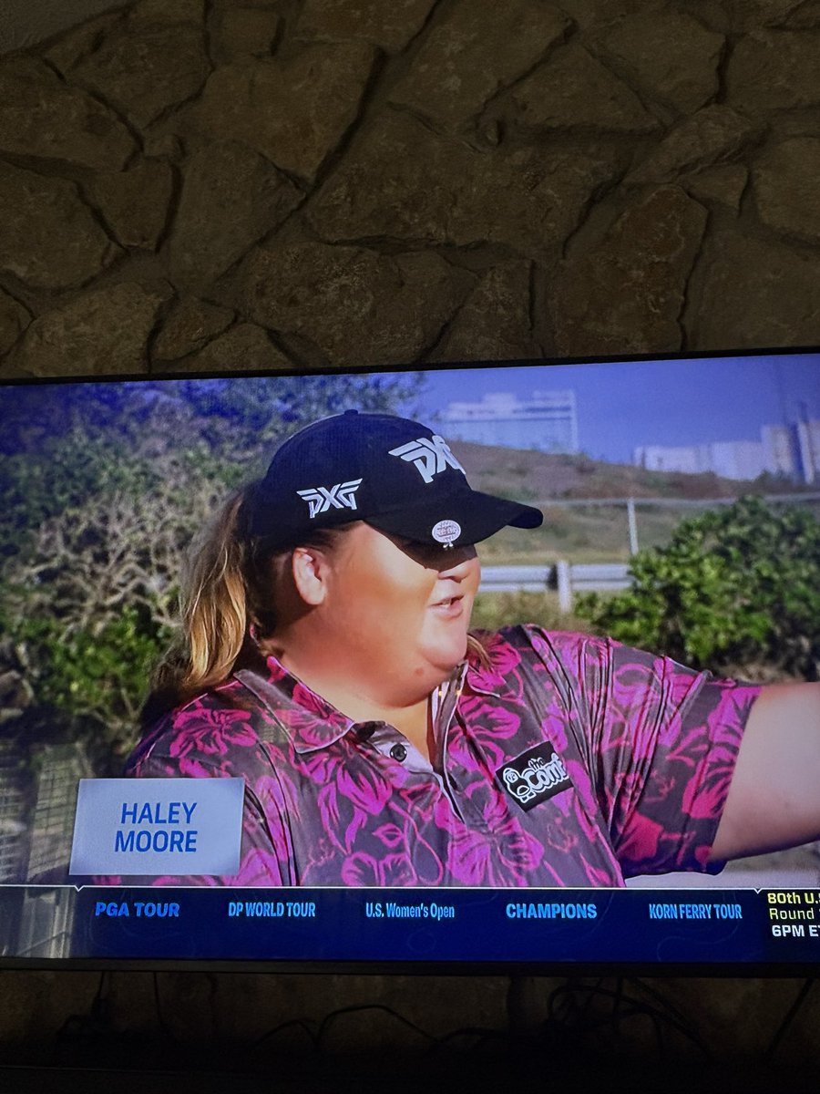 BrunerSilk64780's tweet photo. What on earth does this immense piece of blubber know about golf??? Only thing she knows is where the concessions are in the clubhouse. #SHRINK https://t.co/ggGGP4AANl