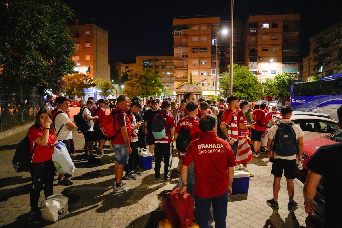 GranadaCF's tweet photo. 🚌 ¡Ya salen los nuestros hacia Santander!

Casi 500 granadinistas nos acompañarán hasta la otra punta del país ❤️‍🔥🙌🏼

💭 Buen viaje y sueñen en rojiblanco, mañana tenemos una final https://t.co/ryOX22DYJr