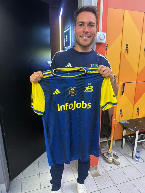 rsally05 (@rsally05) on Twitter photo Collect what you love. Was able to get this <a href="/BeguerPablo/">Pablo Beguer</a> signed jersey as well as signatures from the rest of the <a href="/xBuyer_Team/">xBuyer Team</a> team #KingsLeague #xbuyer #soccer #collector Collect what you love. Was able to get this <a href="/BeguerPablo/">Pablo Beguer</a> signed jersey as well as signatures from the rest of the <a href="/xBuyer_Team/">xBuyer Team</a> team #KingsLeague #xbuyer #soccer #collector