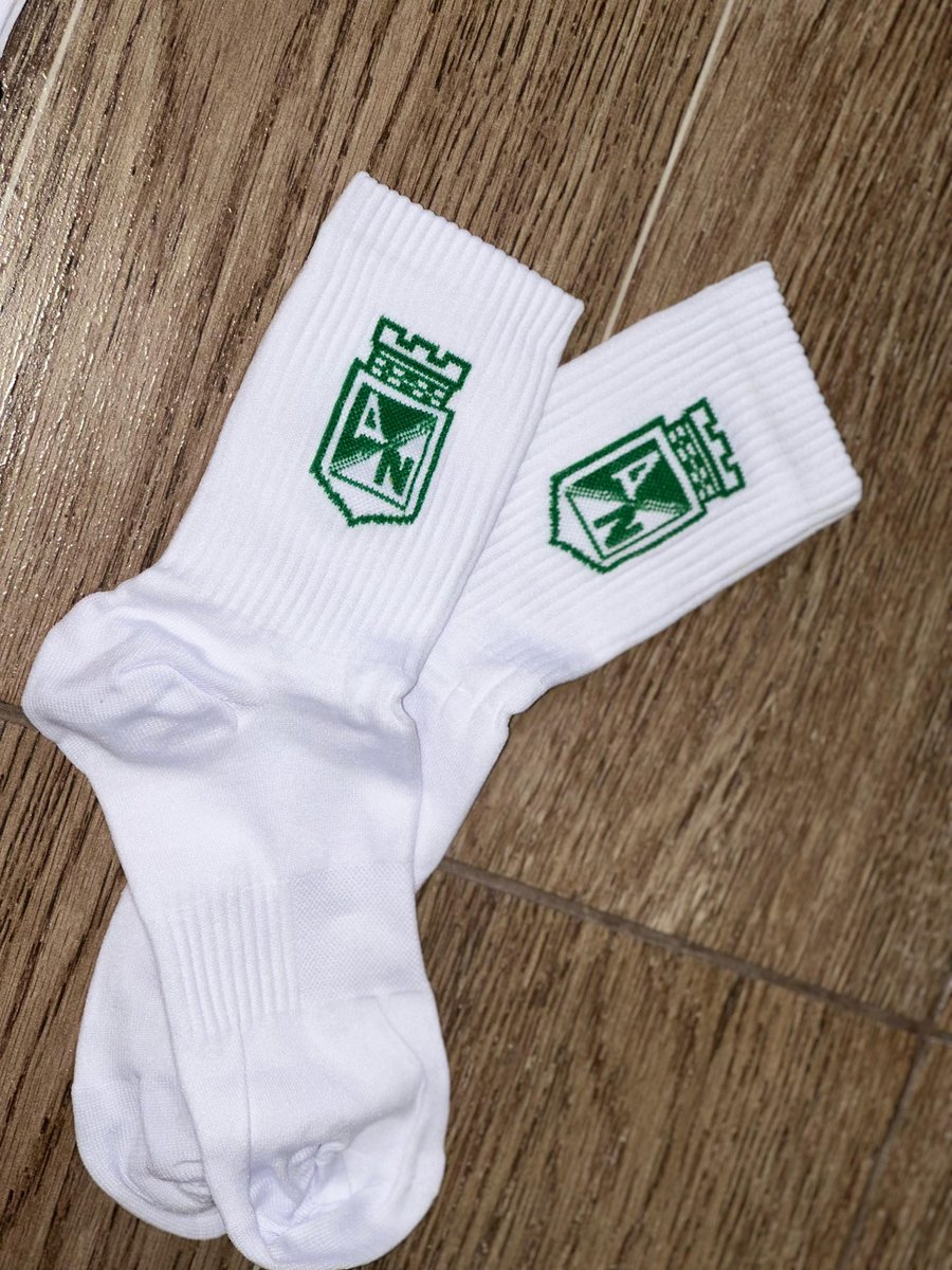 NegroJust's tweet image. 🚨RIFA Y LANZAMIENTO:
Voy a regalar la 3RA de Atlético Nacional Talla L + CORTAVIENTOS Exclusivo del JUST Talla L Y unas medias pa’ completar la pinta.
¿Para participar? Facilito.
Solo dale RT a este tweet y comenta un corazón verde 💚
No está de más recordar que me deben seguir.