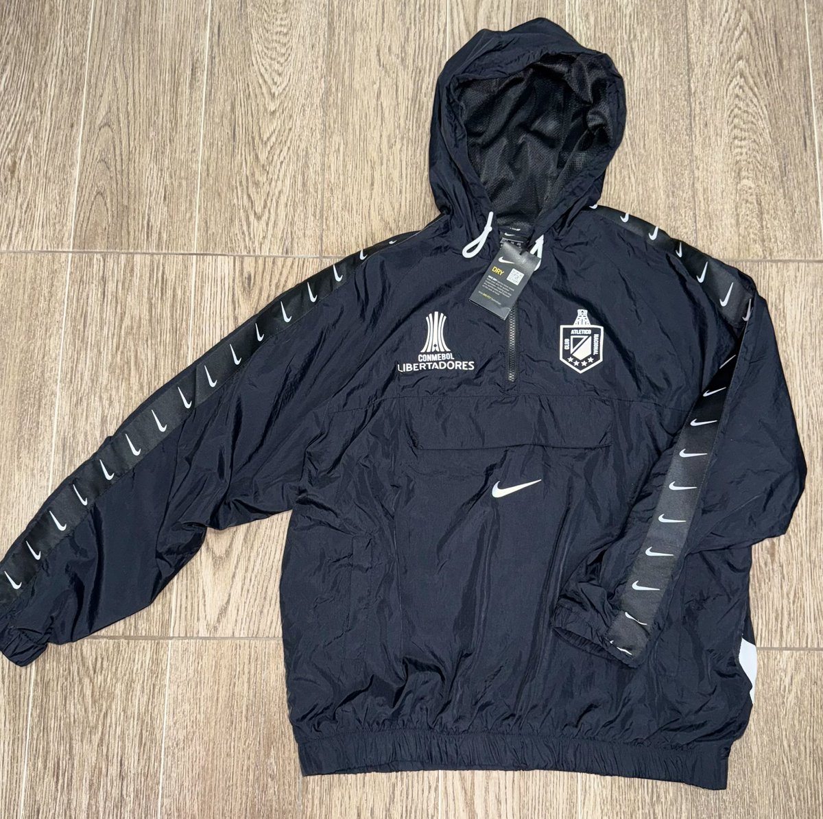 NegroJust's tweet image. 🚨RIFA Y LANZAMIENTO:
Voy a regalar la 3RA de Atlético Nacional Talla L + CORTAVIENTOS Exclusivo del JUST Talla L Y unas medias pa’ completar la pinta.
¿Para participar? Facilito.
Solo dale RT a este tweet y comenta un corazón verde 💚
No está de más recordar que me deben seguir.