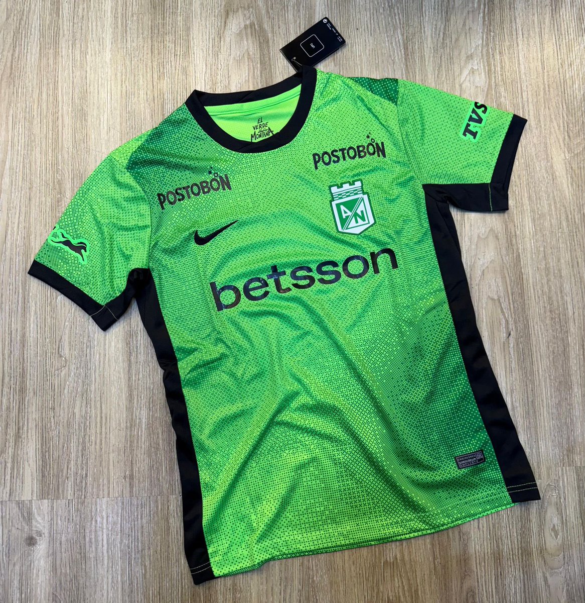 NegroJust's tweet image. 🚨RIFA Y LANZAMIENTO:
Voy a regalar la 3RA de Atlético Nacional Talla L + CORTAVIENTOS Exclusivo del JUST Talla L Y unas medias pa’ completar la pinta.
¿Para participar? Facilito.
Solo dale RT a este tweet y comenta un corazón verde 💚
No está de más recordar que me deben seguir.