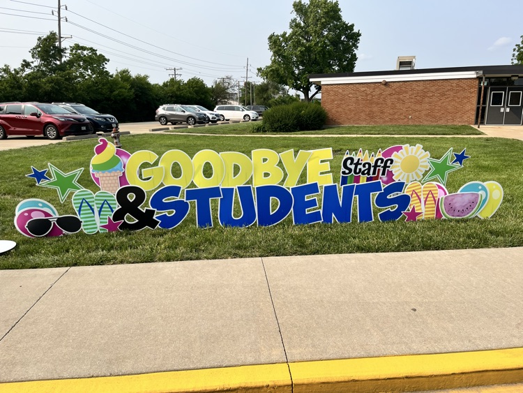 ZumLewis_Clark's tweet photo. And that's that! We had our last day of school today. We celebrated our 5th graders with a BBQ, a clap in at SPE, and a clap out at LCE! We had an awesome year of LEVELING UP, and are so proud of our Trailblazers! See ya in August, LCE! #EquiptoExcel #LevelUpLeaders https://t.co/pJbOCVevzS