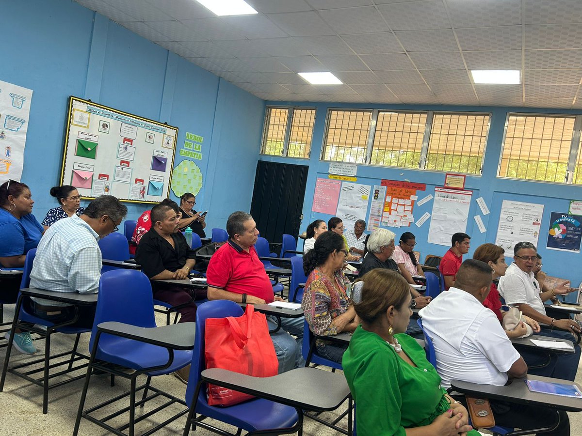 FRENAELhn's tweet photo. ¡Mira nada más! Así va el curso Defensores de la Democracia en la ciudad de Choluteca hoy. Los capacitados ahora son multiplicadores del mensaje.
No te canses, la democracia te necesita. ÚNETE.
Gracias a
#EUROELECT
@UEenHonduras @PNUDHonduras 
Mira más fotos en 
https://t.co/yVIMAtJtNh