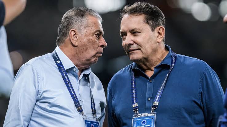 Gui_alvesc's tweet image. 🚨 | INFO 

Paulo Pelaipe deve mesmo, pelo menos neste primeiro momento, assumir a função que era de Alexandre Mattos na diretoria de futebol do Cruzeiro. Mattos já acertou tudo com o Cruzeiro para sua saída. 

Leonardo Jardim segue com carta branca e tudo vai passar por ele. Na…