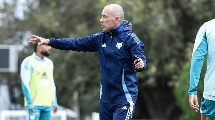 Gui_alvesc's tweet image. 🚨 | INFO 

Paulo Pelaipe deve mesmo, pelo menos neste primeiro momento, assumir a função que era de Alexandre Mattos na diretoria de futebol do Cruzeiro. Mattos já acertou tudo com o Cruzeiro para sua saída. 

Leonardo Jardim segue com carta branca e tudo vai passar por ele. Na…