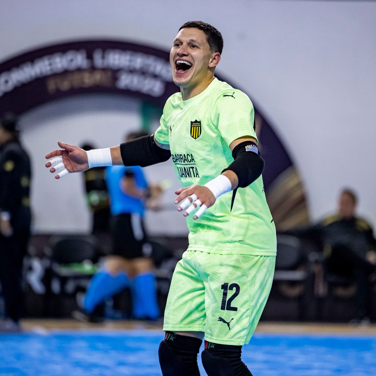Peñarol a la final de la Libertadores de futsal <a href="/LibertadoresFS/">CONMEBOL Libertadores Futsal</a> 👏

Sufrió dos expulsiones por V.S y defendió con alma y corazón el único gol ante Centauros 🇻🇪

<a href="/mfernandez_12/">Mathias Fernández</a>, además de atajarse todo, un gol y dos asistencias en los últimos tres partidos 🚀

Final: domingo 18hs