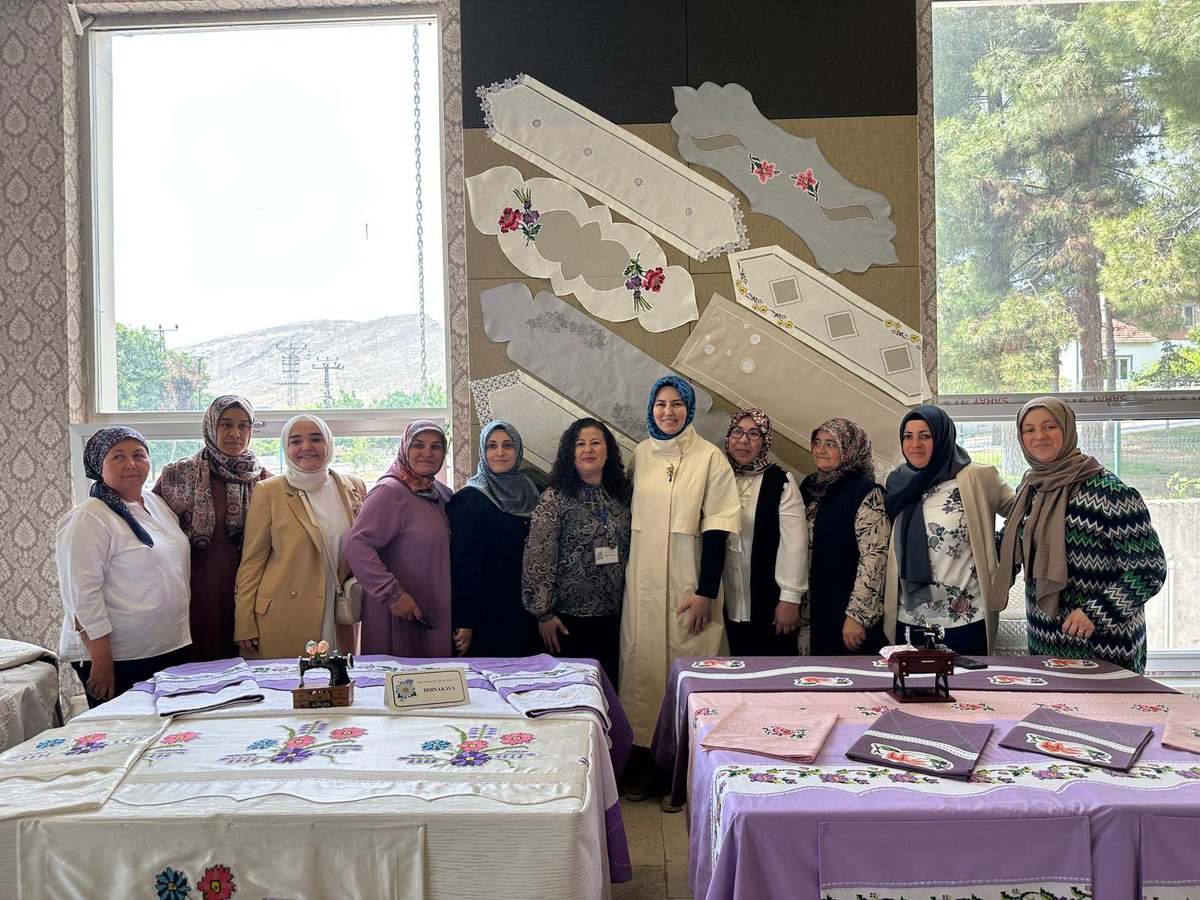 Zeynep Yıldız (@zeynepyildiztr) on Twitter photo 📍Nallıhan'daydık
İpek yolunun görgüsü ve geleneğine her defasında daha da çok itimat ediyor ve saygı duyuyorum.
Önceki Dönem Ankara Milletvekilimiz <a href="/NevzatCeylan06/">Nevzat Ceylan</a>, Ankara Valimiz <a href="/vasipsahin/">Vasip Şahin</a>, Nallıhan Kaymakamı <a href="/smh_doganoglu/">Semih DOĞANOĞLU</a>, İlçe Başkanımız <a href="/avfatihunal06/">Fatih Ünal</a>, Doğa Koruma ve 📍Nallıhan'daydık
İpek yolunun görgüsü ve geleneğine her defasında daha da çok itimat ediyor ve saygı duyuyorum.
Önceki Dönem Ankara Milletvekilimiz <a href="/NevzatCeylan06/">Nevzat Ceylan</a>, Ankara Valimiz <a href="/vasipsahin/">Vasip Şahin</a>, Nallıhan Kaymakamı <a href="/smh_doganoglu/">Semih DOĞANOĞLU</a>, İlçe Başkanımız <a href="/avfatihunal06/">Fatih Ünal</a>, Doğa Koruma ve