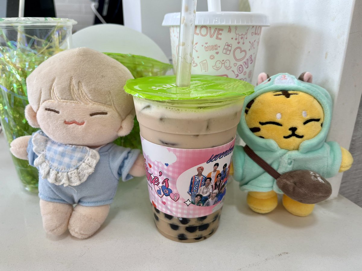 buttpregnant's tweet photo. thank you @philly_carats for the lovely event!!!!  my first cupsleeve 💕 https://t.co/VAdRGWkhVP