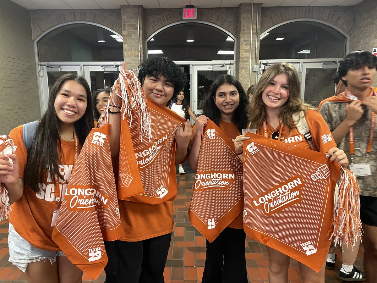 UTorientation's tweet image. Session one memories 💭 View some of the highlights from Longhorn Orientation session one on our Facebook page! facebook.com/utorientation 🤘