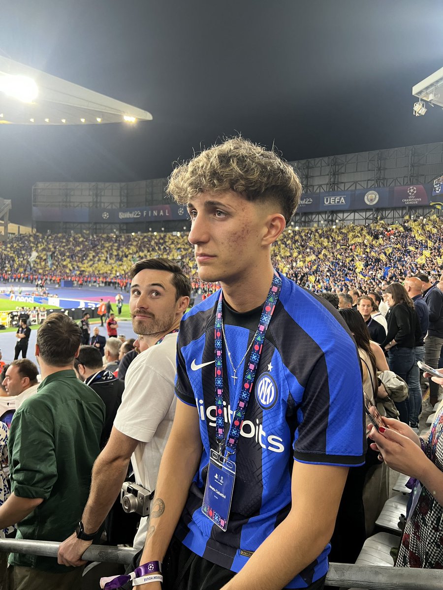 Ver a este imbécil jodido vale más que una champions