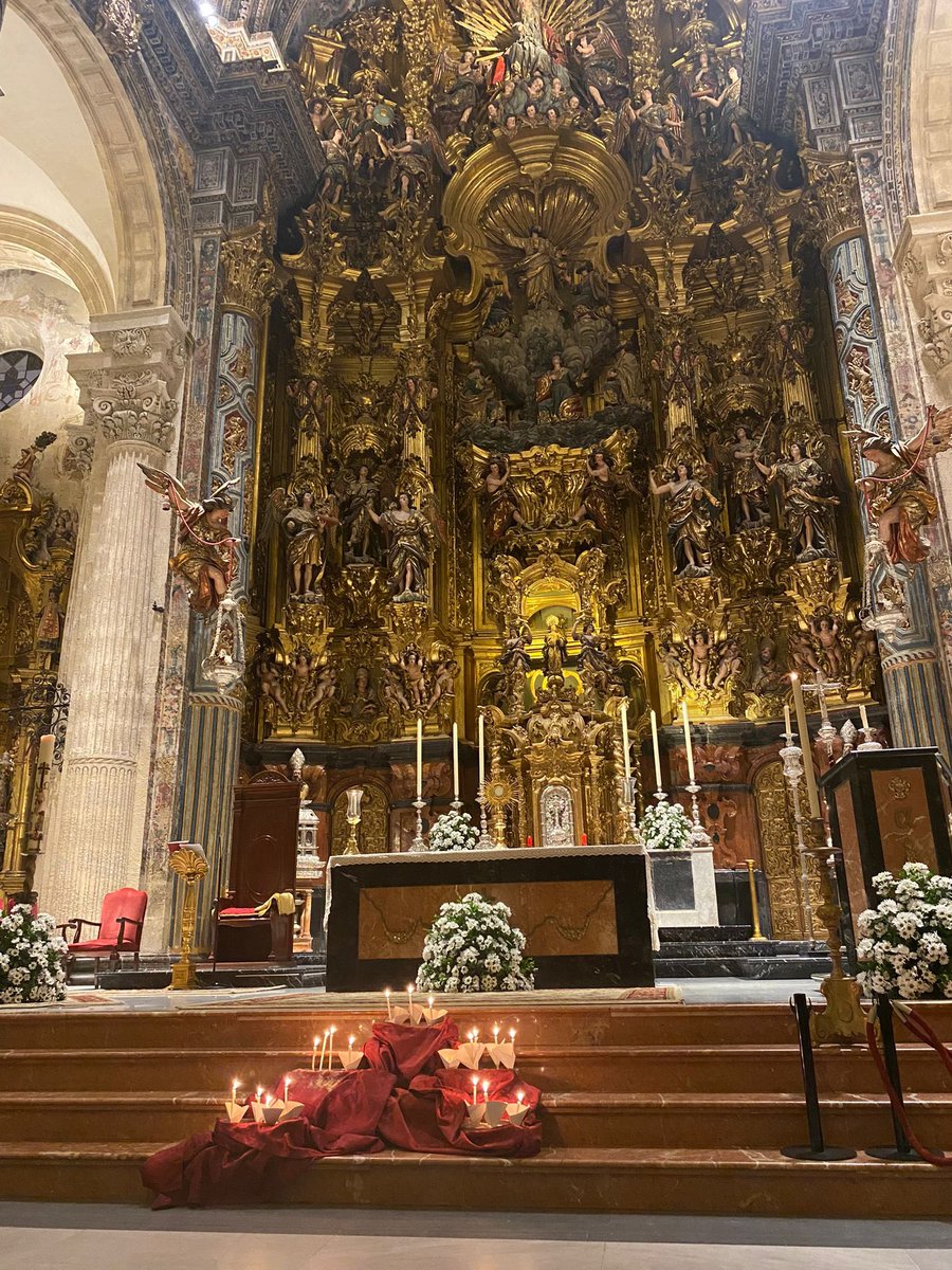 Hoy hemos vivido un hermoso encuentro con Cristo Resucitado, a través del rezo del Vía lucis y la adoración eucarística.

Organizado por las Hermandades de la Colegial y con la colaboración de la Pastoral Juvenil de la Archidiócesis de Sevilla, fue un momento de profunda oración,