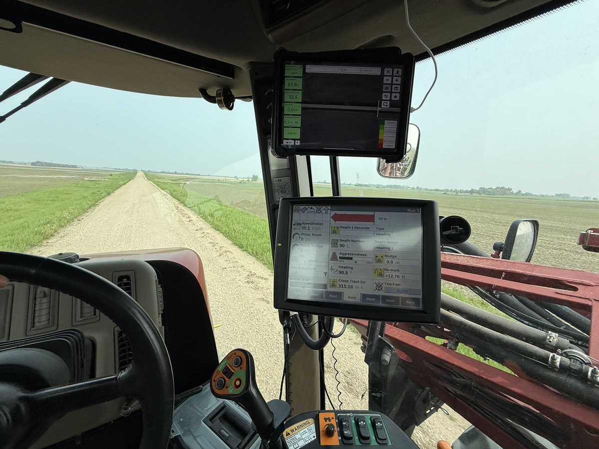 Perfect spraying conditions, and I haven’t seen any other sprayers out today👀 wind, and rain in the forecast next week