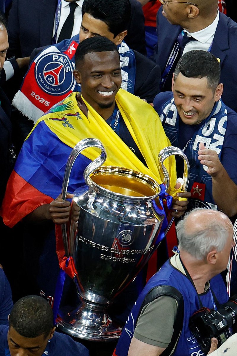 🇪🇨 Willian Pacho disputó 1542 minutos de los 1560 posibles en esta temporada de #UCL, convirtiéndose en el jugador con más minutos jugados en una sola campaña de Champions League en toda la historia. ⏱️