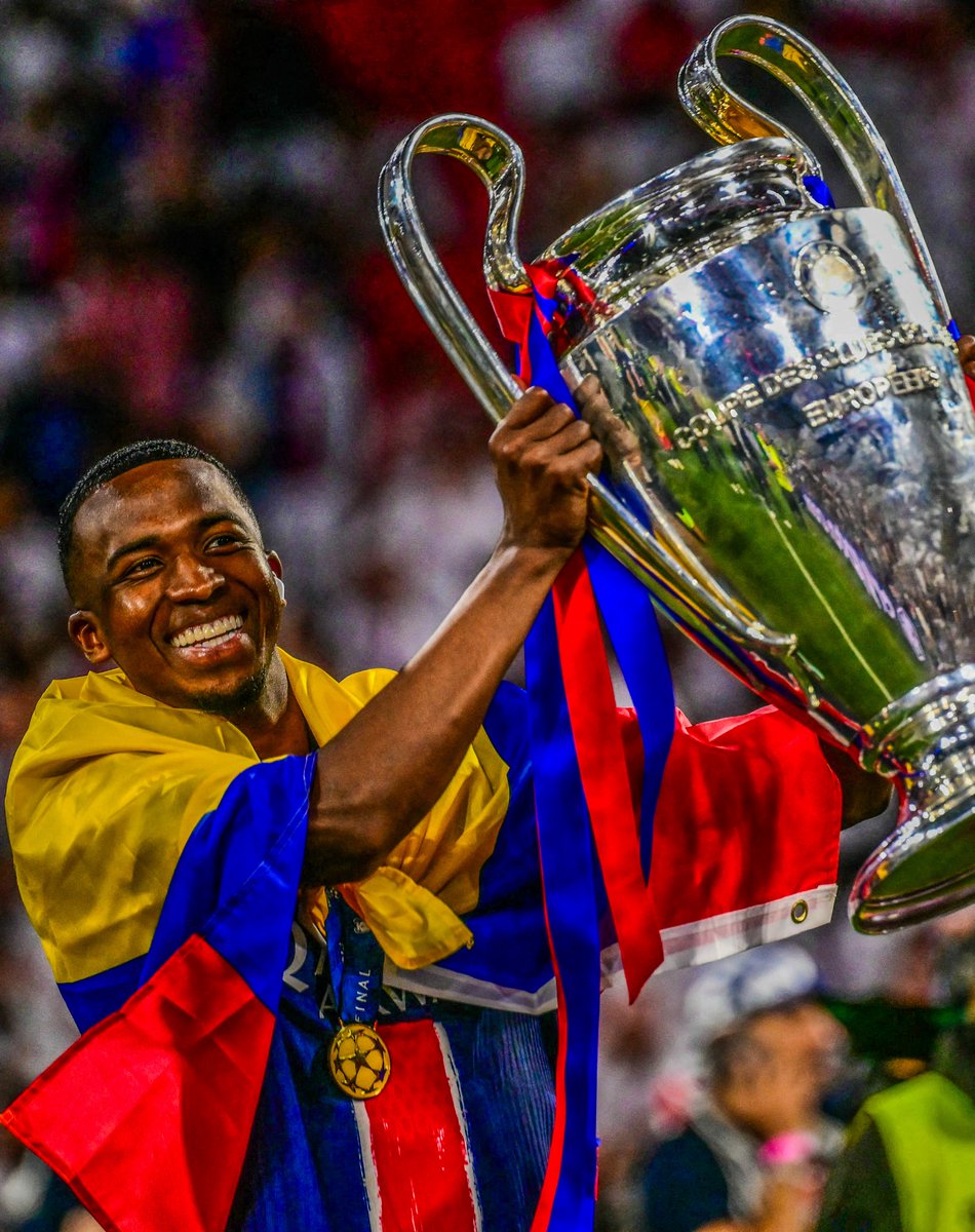 🚨🇪🇨 Willian Pacho (23) is the FIRST player from Ecuador to win the UEFA Champions League! 🏆