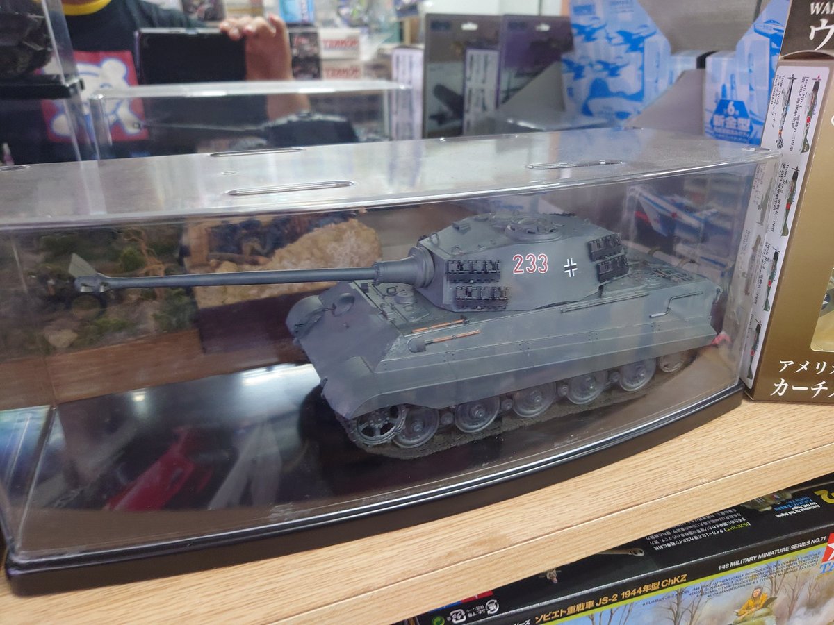 作ったキングタイガーとジュノーン後期型をホビーショップムックさん(<a href="/hobbyshopmukku/">ホビーショップ ムック 店長</a>)に飾ってもらってます