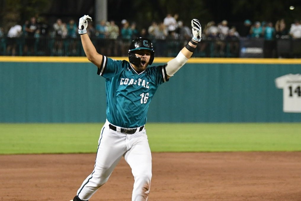aaronfitt's tweet photo. Colby Thorndyke just blew the top off the Palace. 

His second homer of the night is a BIG one - a tie-breaking grand slam to right. It's 9-5 @CoastalBaseball in the 7th. 

Sheesh, no time to catch your breath in this one. Action galore! https://t.co/KjzY6Y20yD