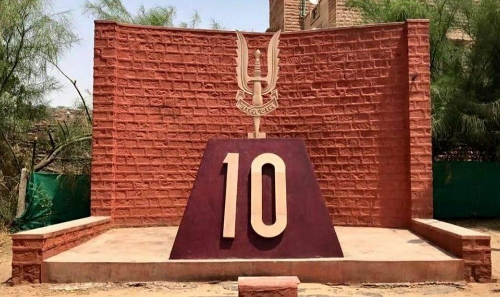 AlphaCompany_'s tweet photo. Raising Day - 10 ParaSf
(Desert Scorpions) ๐ฆ
.
.
#specialforces #10parasf #desertscorpions #IndianArmy #raisingday @Awasthiii18 @BreathForBharat @dauntless_ops @mike_alpa10 @mountain_rats @TacticalKafir @Neetivaan @Silent_forces0 #military https://t.co/Efr9q30vib