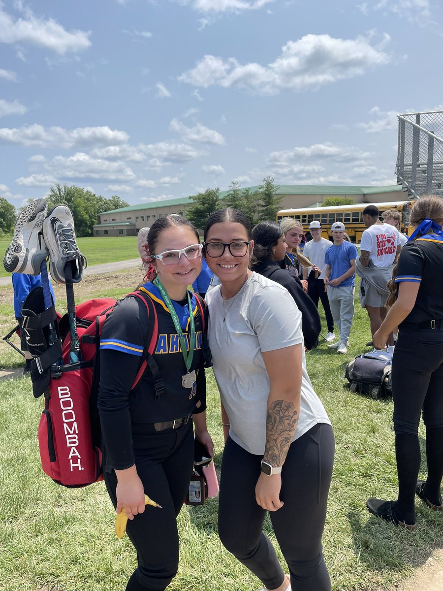 LasersScarlet07's tweet photo. Bummed to see @GMiller_2025 and @GLHSsoftball lose in the regional finals today.. but we are now a week away from seeing her and  @Hannahsmith096 at Berliner at Laser Nation! https://t.co/HnNv7vNRHr