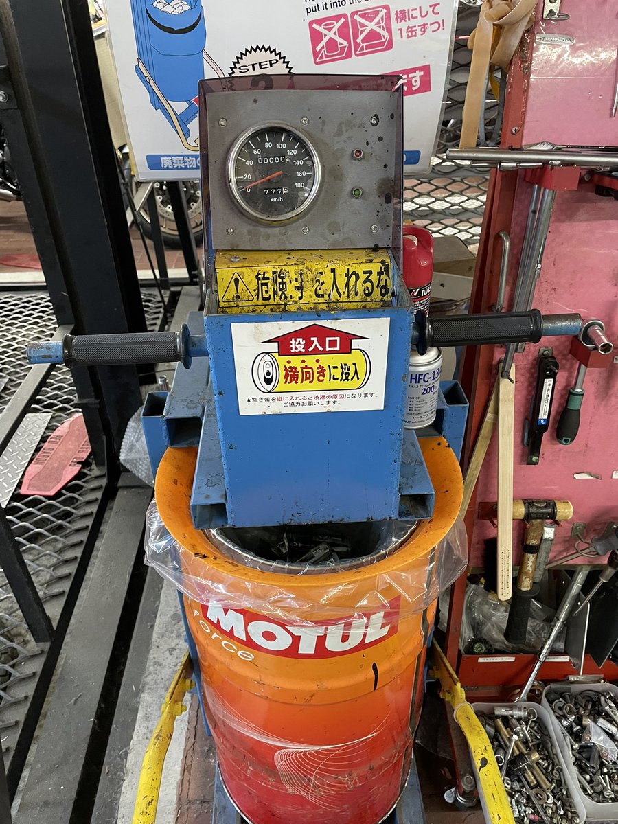 車検の準備でレッドバロンにてブレーキフルード、ブレーキ側クラッチ側交換に来ています。#レッドバロン
#車検準備
#ブレーキフルード交換