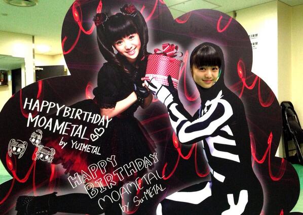 ThisD_BABYMETAL's tweet photo. 2013年6月30日，#BABYMETAL がNHKホールで単独ライブ「LEGEND "1999" YUIMETAL &amp; MOAMETAL聖誕祭」を敢行。 https://t.co/06ZGH8yqUy