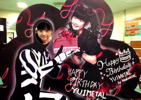 ThisD_BABYMETAL's tweet photo. 2013年6月30日，#BABYMETAL がNHKホールで単独ライブ「LEGEND "1999" YUIMETAL &amp; MOAMETAL聖誕祭」を敢行。 https://t.co/06ZGH8yqUy