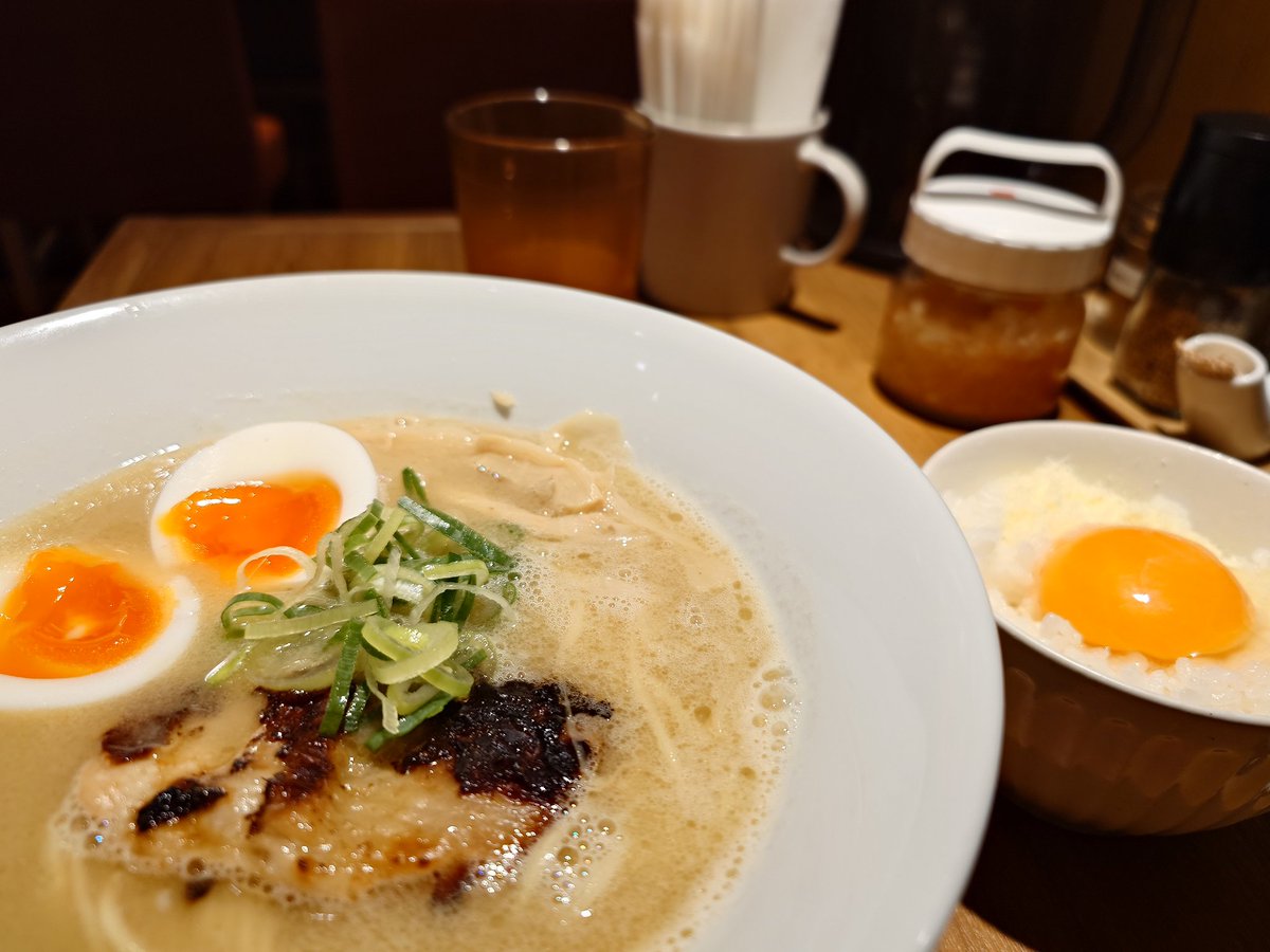 trtrtamago's tweet photo. ご飯フォルダ整理:ラーメン(2)
①ぶたまろ(京急蒲田)
移転前に駆け込み、ビジュ通り美味
②ひなり竜王(大森町)
パンチ強め、平打ち麺も具も美味
③維新商店(横浜)
しっかりめの生姜醤油、平打ち麺
④THANK(蒲田)
やさしい鶏ポタ系 https://t.co/3HTeSi0JbR