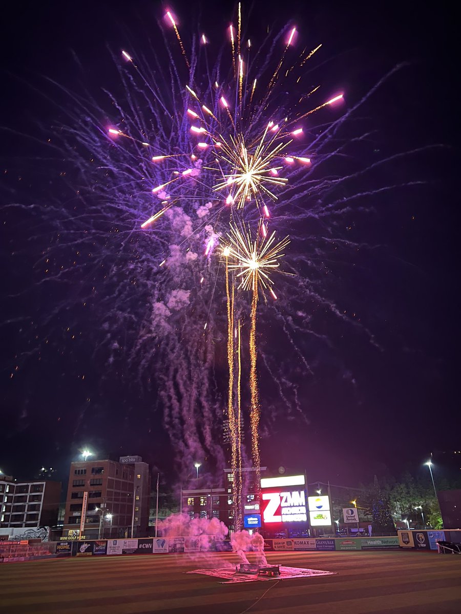 BenAshleyWV's tweet image. Great night celebrating Teacher Appreciation Night and ZMM Night at the Ballpark at the @dirtybirdscwv!