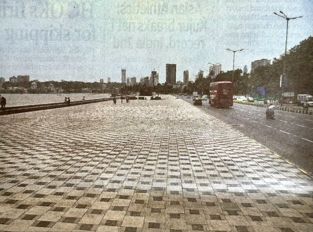 vikramdandekar's tweet photo. @mybmc @MumbaiPolice @CMOMaharashtra Suggest to immediately install crash barrier@ Marine drive Promenade. Any vehicle loosing control at high speed can easily enter the walkway causing a major accident. Road  &amp; Promenade are almost at the same level @timesofindia @RoadsOfMumbai https://t.co/RgAOGN1bZZ