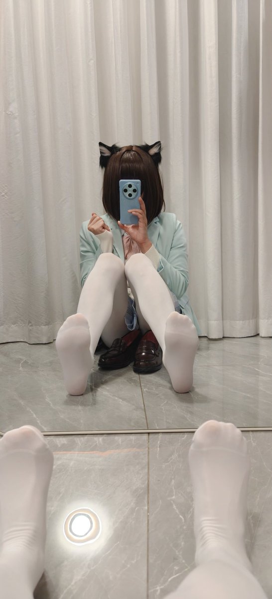 愿意和我过儿童节吗～
能当你的小朋友吗🥺
#白丝JK #JK制服 #白丝