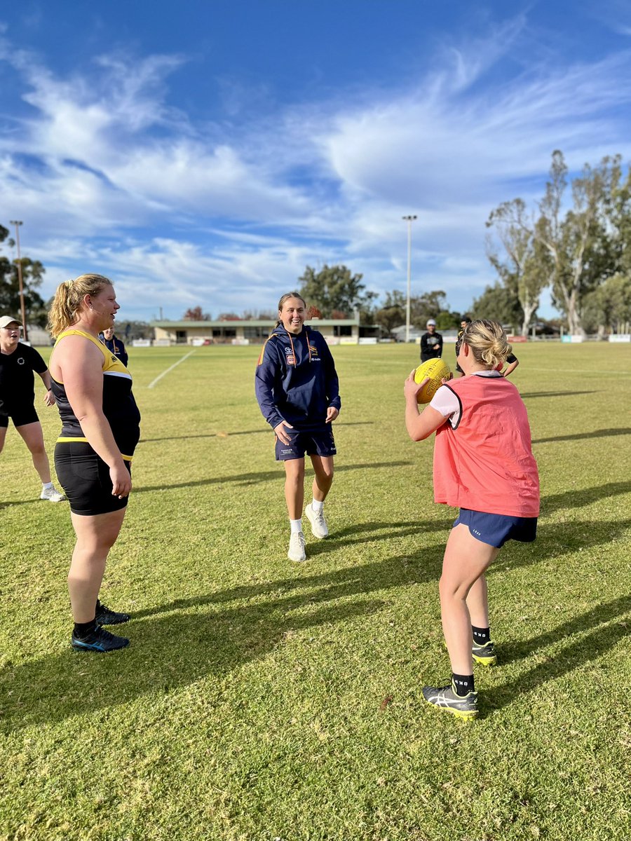The Mundulla Football Club's senior women's team were up bright and early for a special training session with Crows <a href="/CrowsAFLW/">Adelaide Crows AFLW</a> players Chelsea Biddell and Brooke Smith. We are excited to show support for the potential AFLW stars of tomorrow through this special addition to our