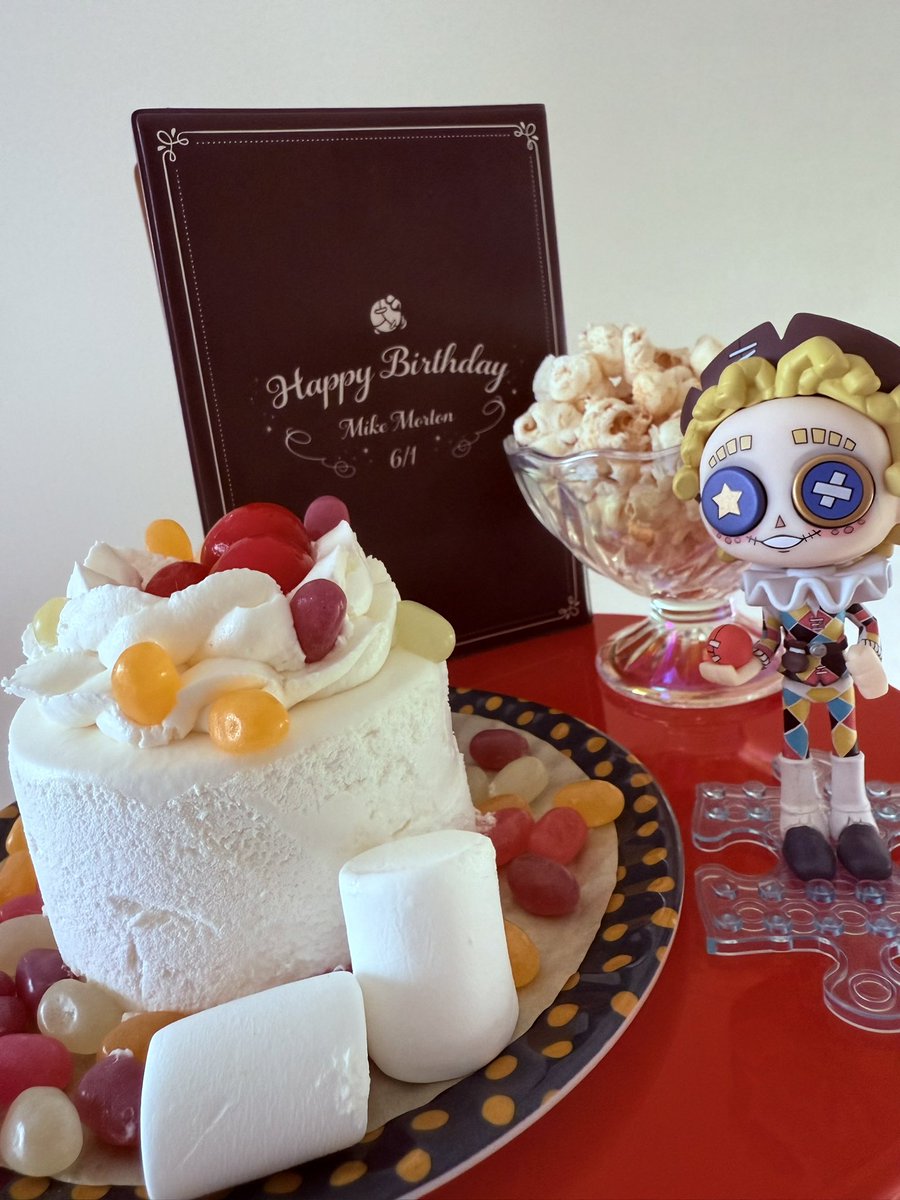 deathchocolatou's tweet image. ポップコーン🍿とケーキ🎂でお祝い✨おめでとう〜