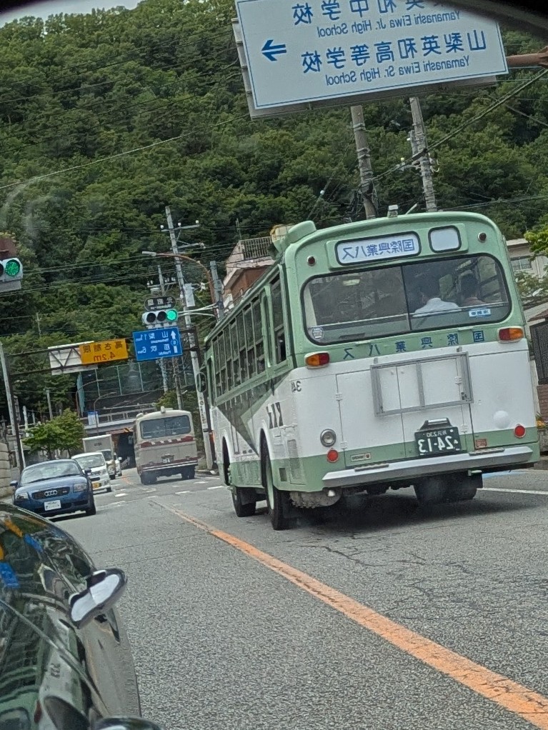 山梨県交通の2台が時空歪めてたけど大丈夫そ？