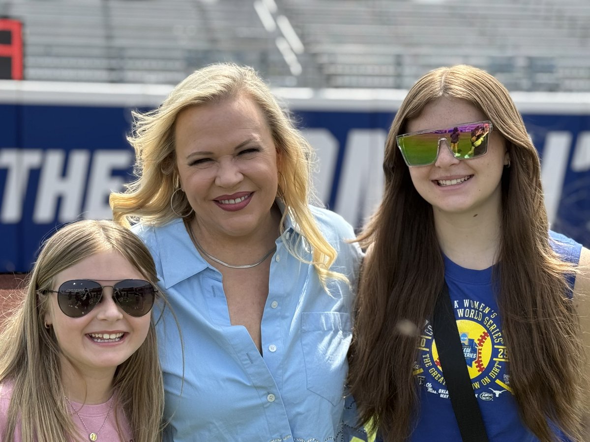 Sami Strinz-Ward (@coachstrinz) on Twitter photo Thank you <a href="/sportsiren/">Holly Rowe</a> for the love and support for my sister, niece and the <a href="/uccriverhawks/">Umpqua RiverHawks</a> softball team. You are a treasure and we are so grateful! Thank you <a href="/sportsiren/">Holly Rowe</a> for the love and support for my sister, niece and the <a href="/uccriverhawks/">Umpqua RiverHawks</a> softball team. You are a treasure and we are so grateful!