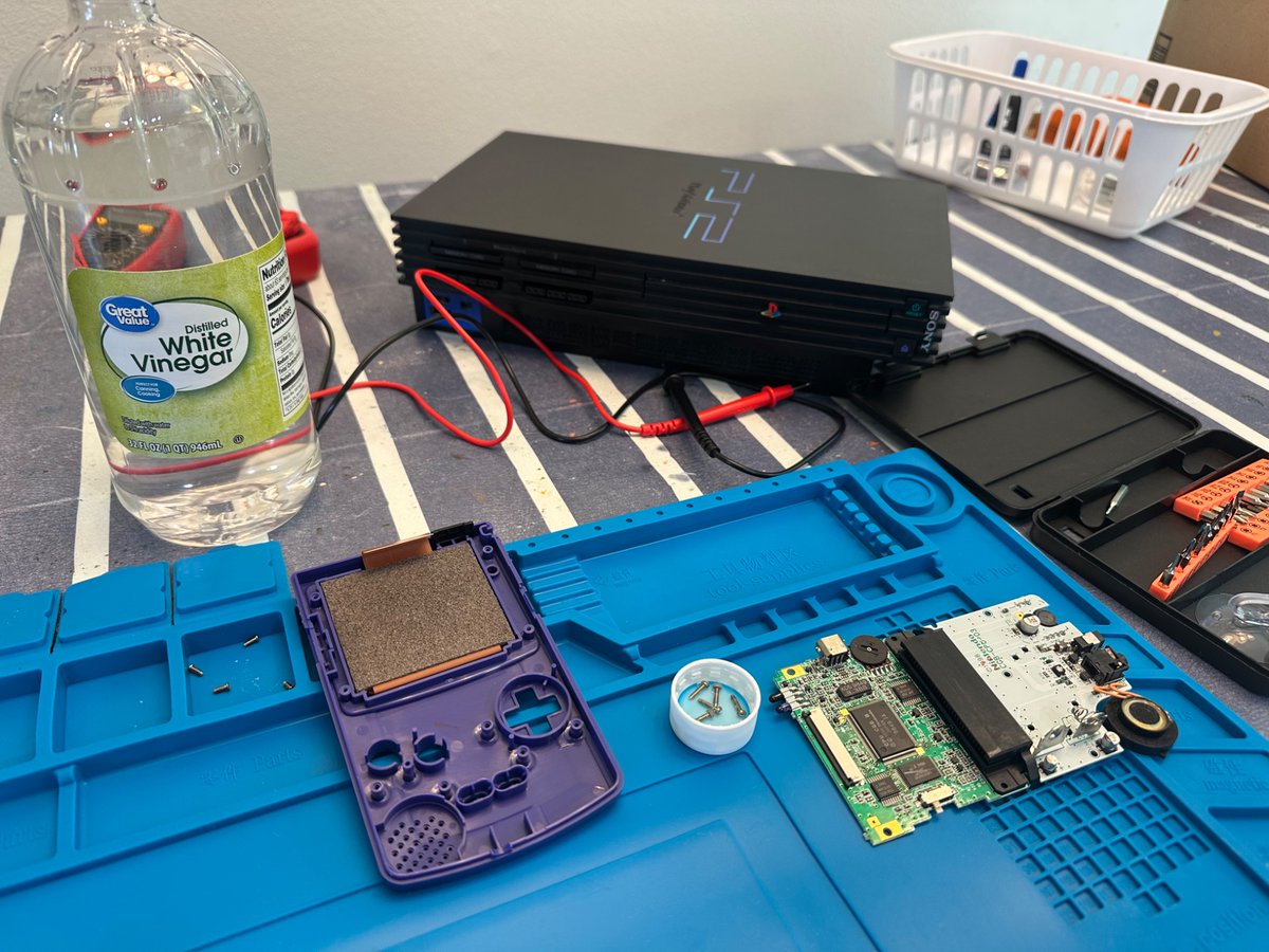 Part 2 of my new hobby, fixed a PS2 with a bad ribbon cable and a GBC with no power. Vinegar to the rescue.