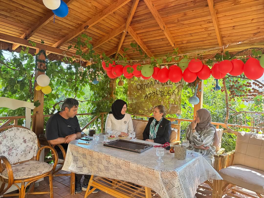 FATMA ABACI (@fatmaabaci5) on Twitter photo 📍Mezitli
Kadın Kolları Genel Başkan Yardımcısı, Teşkilat Başkanımız Sayın <a href="/tulaykaynarca/">Tülay Kaynarca</a> ile birlikte Mersin Orman Anaokulu’a ziyarette bulunduk.
Nazik ev sahiplikleri ve sıcak karşılamaları için okul yönetimine ve öğretmenlerimize teşekkür ederiz. 📍Mezitli
Kadın Kolları Genel Başkan Yardımcısı, Teşkilat Başkanımız Sayın <a href="/tulaykaynarca/">Tülay Kaynarca</a> ile birlikte Mersin Orman Anaokulu’a ziyarette bulunduk.
Nazik ev sahiplikleri ve sıcak karşılamaları için okul yönetimine ve öğretmenlerimize teşekkür ederiz.