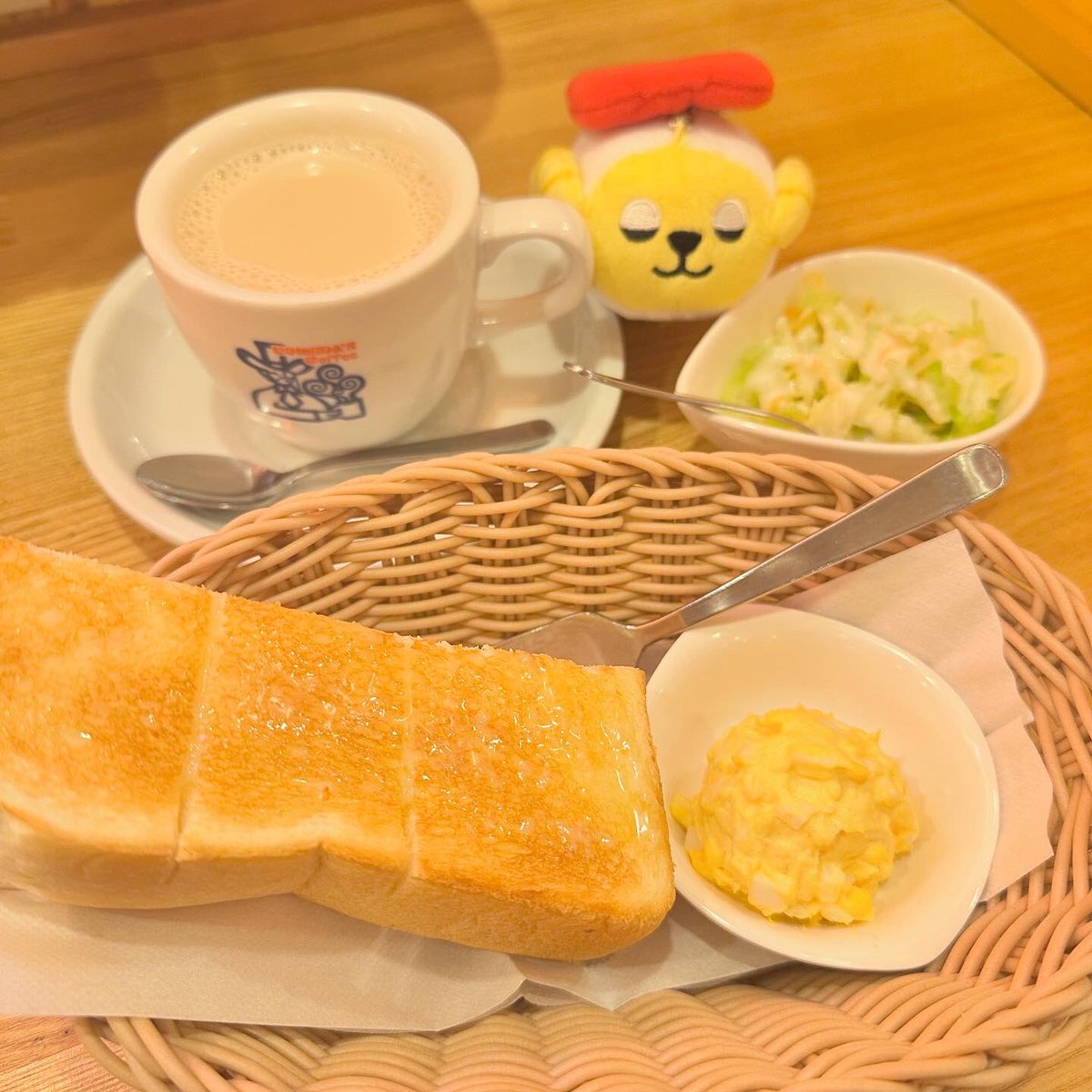 コメダのモーニングを食べたヨ。
たまごペーストかおぐらあんか迷ったけどたまごにしました。
コールスローサラダ🥗も美味しかった🐏
#コメダ珈琲店 #モーニング #スシズー #スシメー #sushizoo #susheep #ぬい撮り #ぬいぐるみ