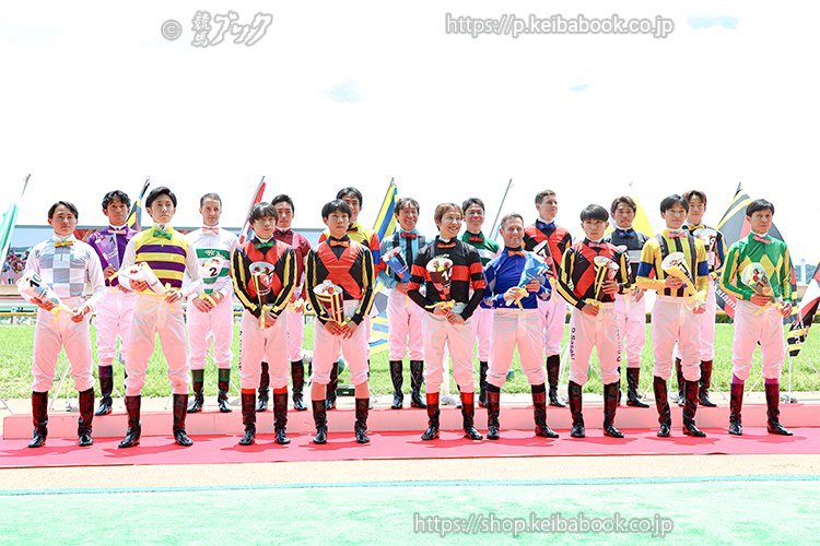 第92回 #日本ダービー に騎乗するジョッキー18名の集合写真を
